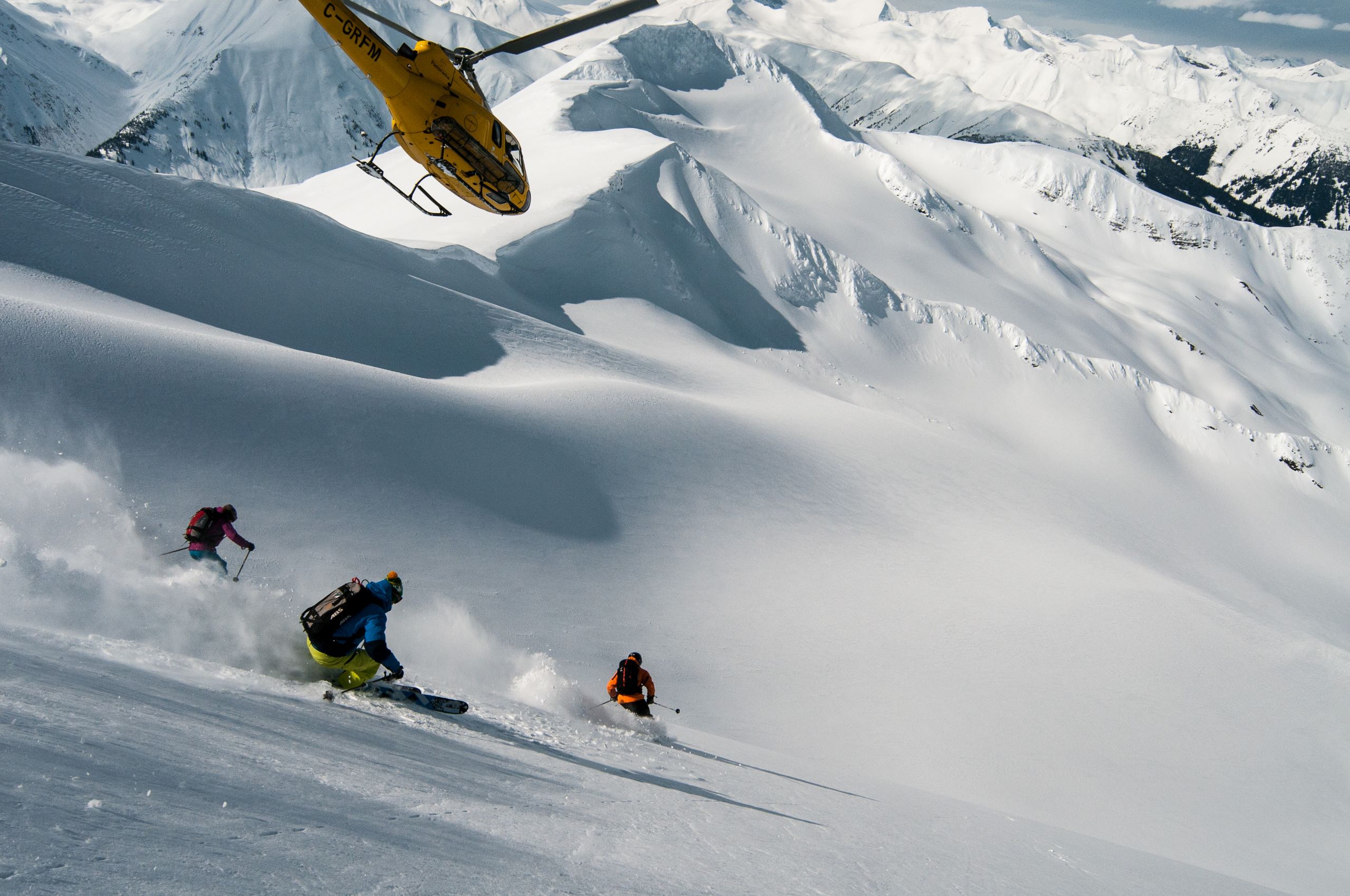 last-frontier-bell-2-lodge-heli-skiing-5